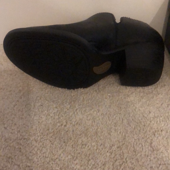 Born - Picture 4 of 5